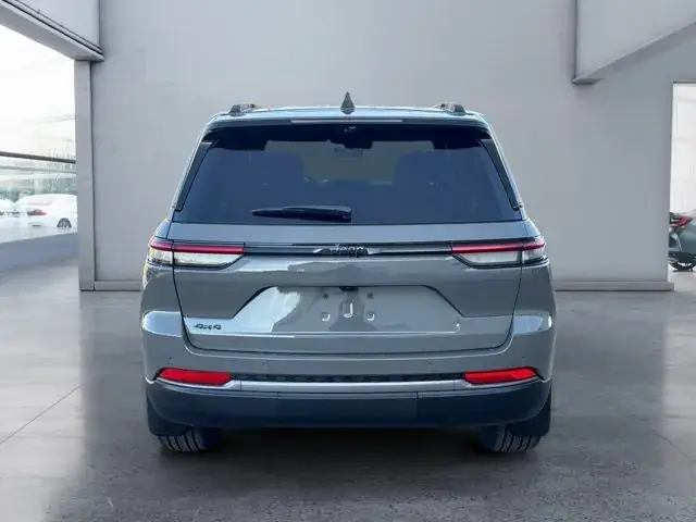 Jeep Grand Cherokee 2027 photo 4