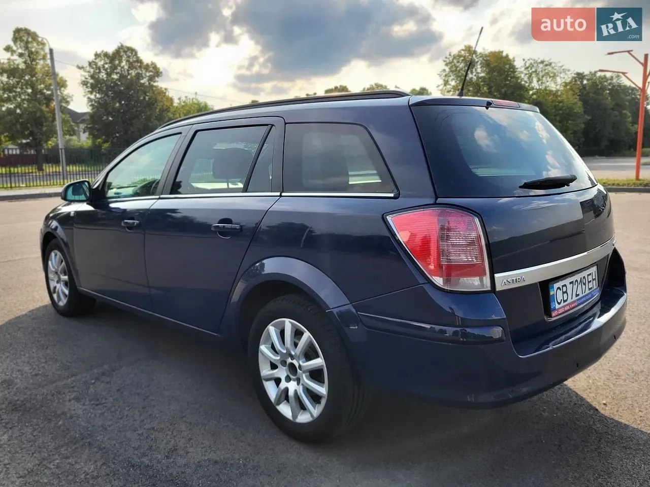Opel Astra 2010 photo 4