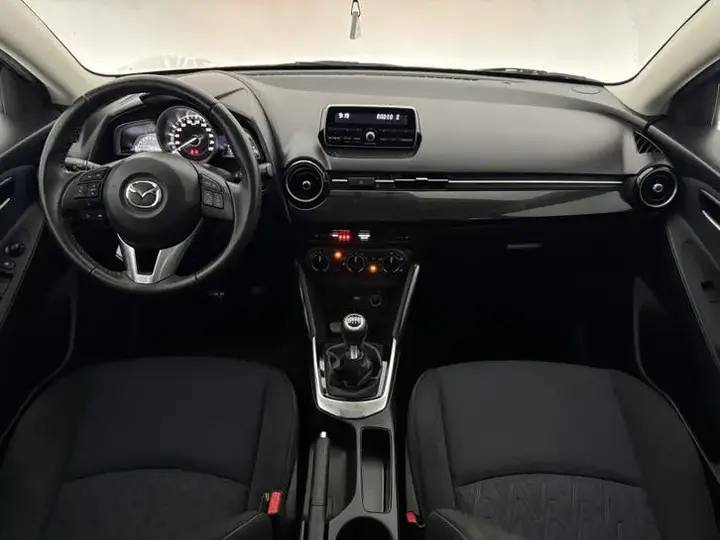 Mazda 2 2015 photo 2