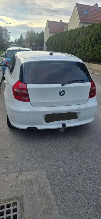 BMW 1 Series 2009 photo 2