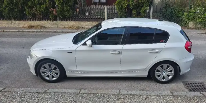 BMW 1 Series 2009 photo 3