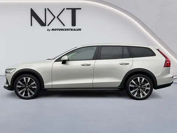 Volvo V60 Cross Country 2018 photo 2