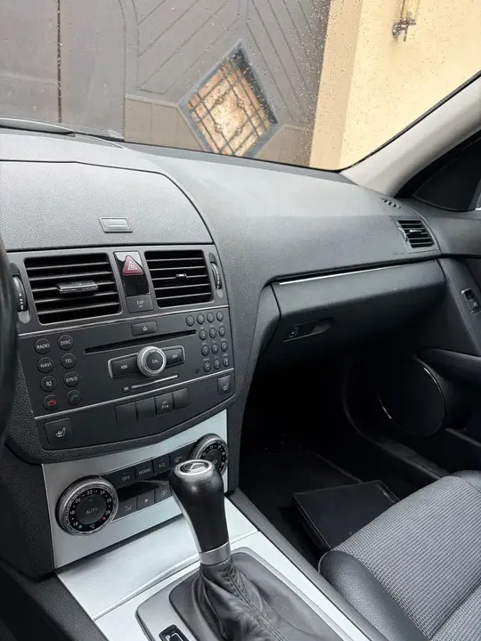 Mercedes-Benz C-Class 2008 photo 2