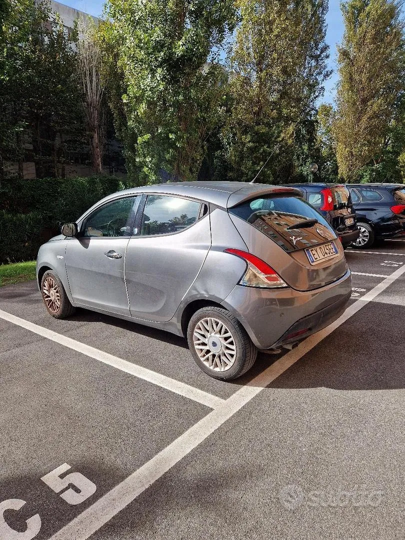 Lancia Ypsilon