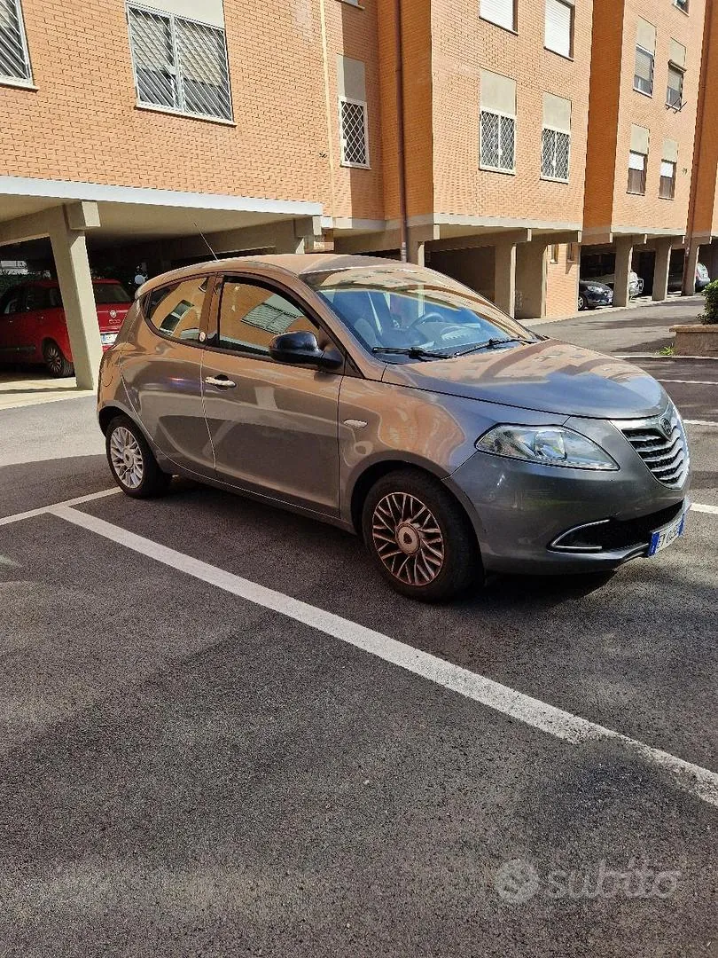 Lancia Ypsilon 2014 photo 2
