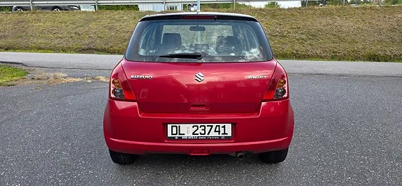 Suzuki Swift 2005 photo 2