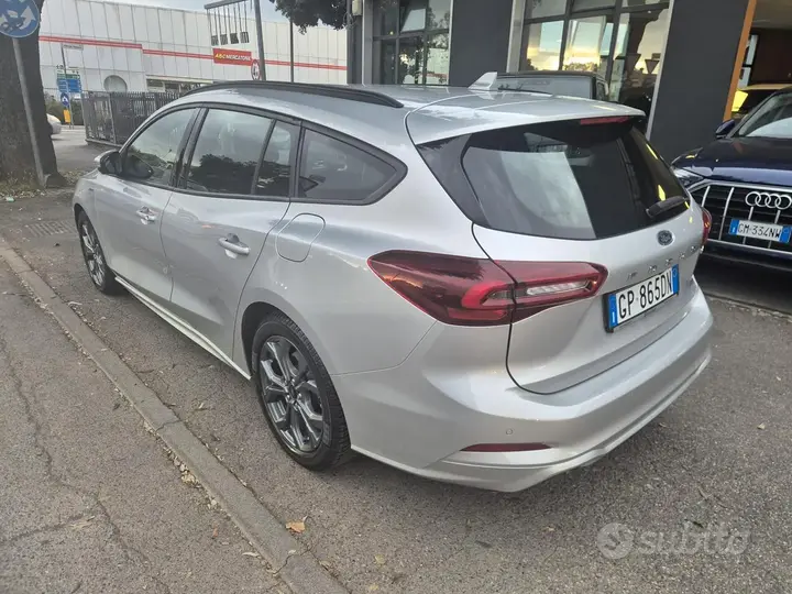 Ford Focus 2023 photo 3