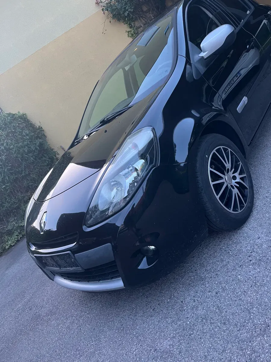 Renault Clio 2012 photo 2