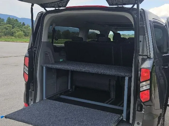 Ford Tourneo Custom 2025 photo 4