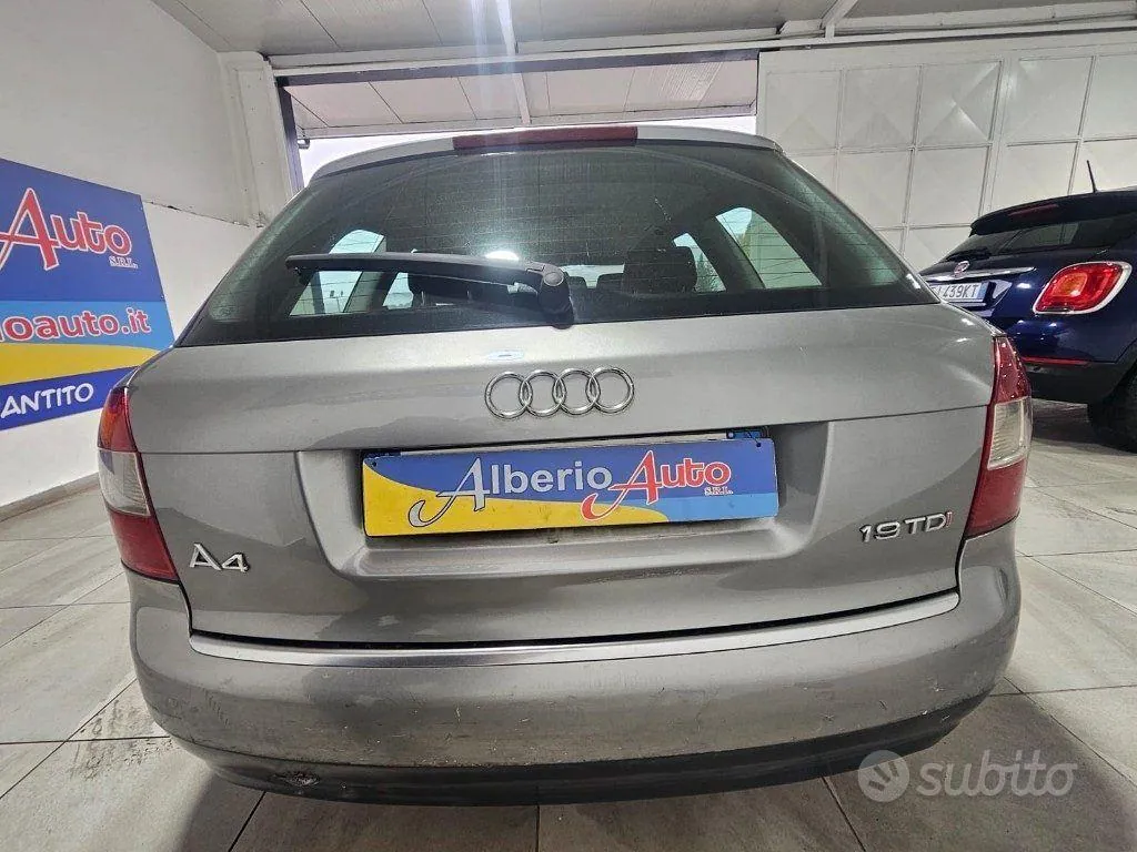 Audi A4 2004 photo 2