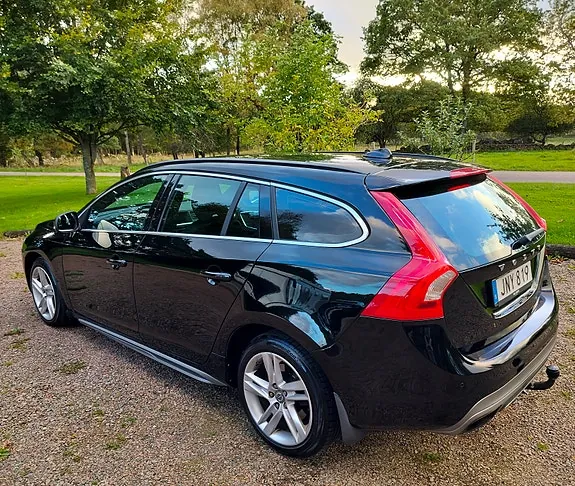 Volvo V60 2015 photo 2