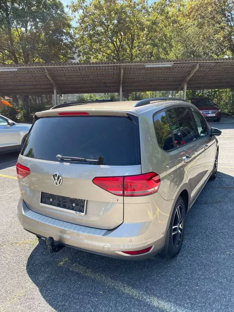 Volkswagen Touran 2016 photo 2