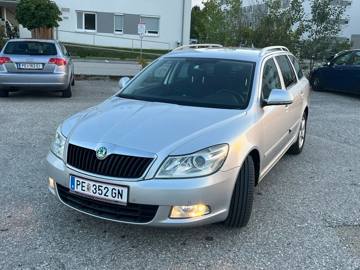 Skoda Octavia 2012 photo 2