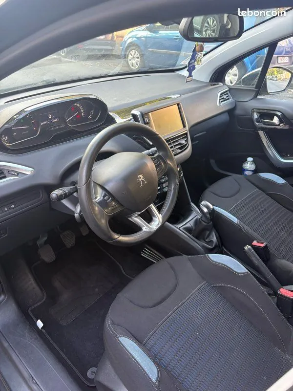 Peugeot 208 2013 photo 2