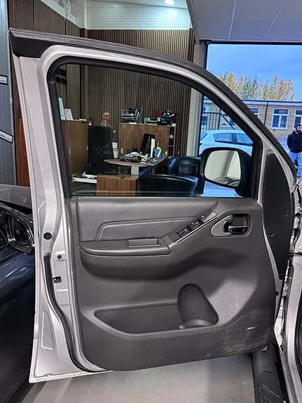 Nissan Navara 2011 photo 4