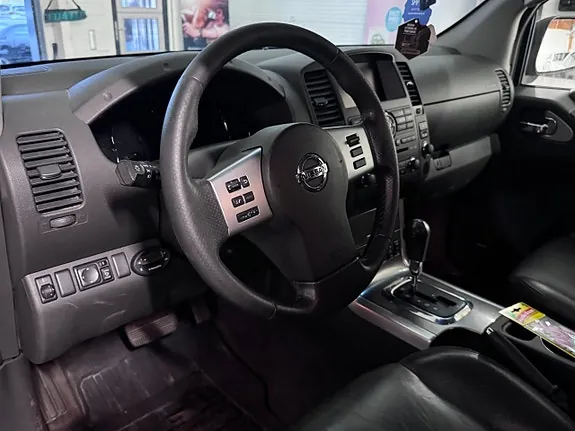 Nissan Navara 2011 photo 5