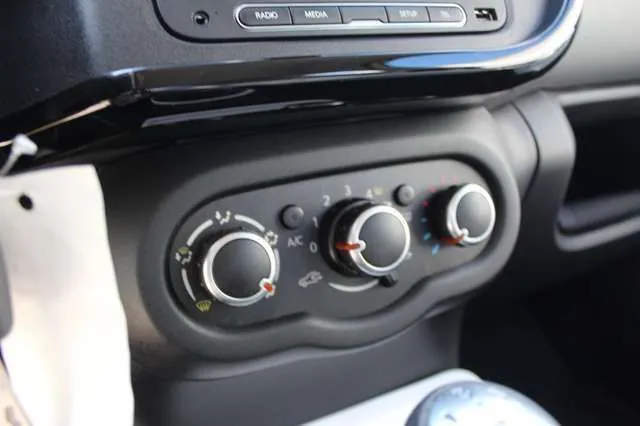 Renault Twingo 2014 photo 3