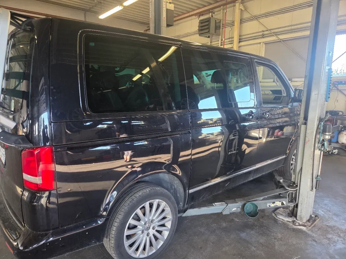 Volkswagen T5 2011 photo 2