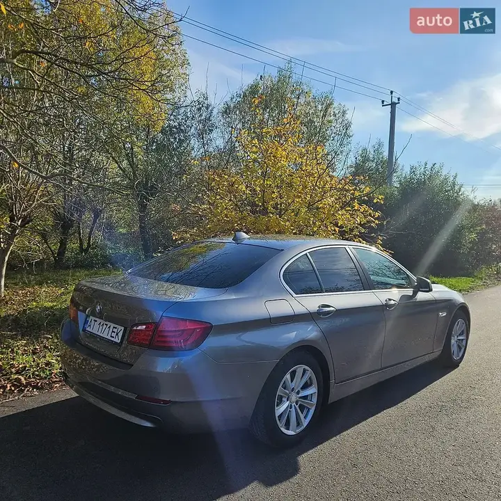 BMW 5 Series 2013 photo 2