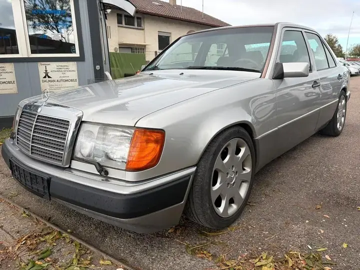 Mercedes-Benz E 320