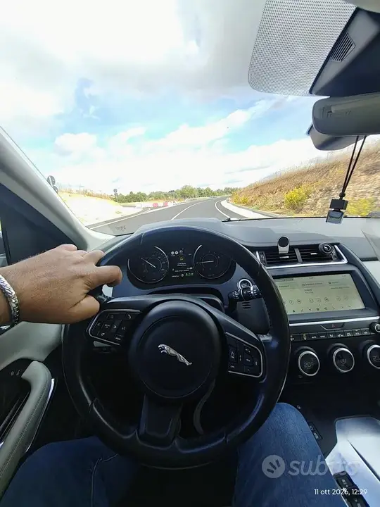 Jaguar E-Pace 2021 photo 3