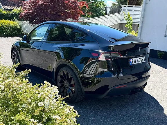 Tesla Model Y 2023 photo 3