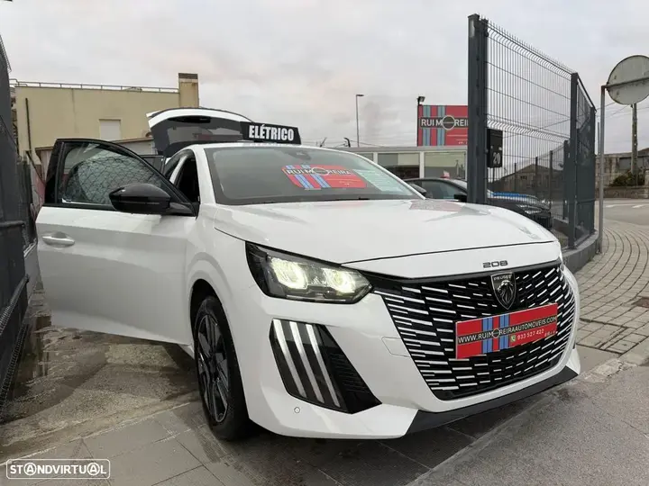 Peugeot E-208