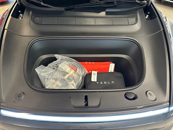 Tesla Model Y 2026 photo 5