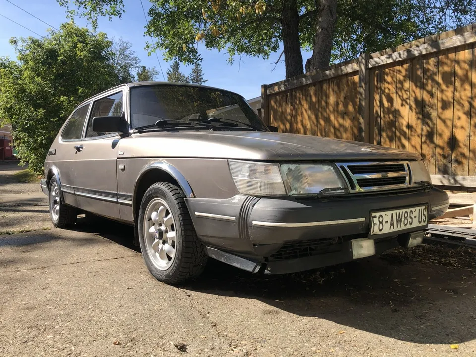 Saab 900
