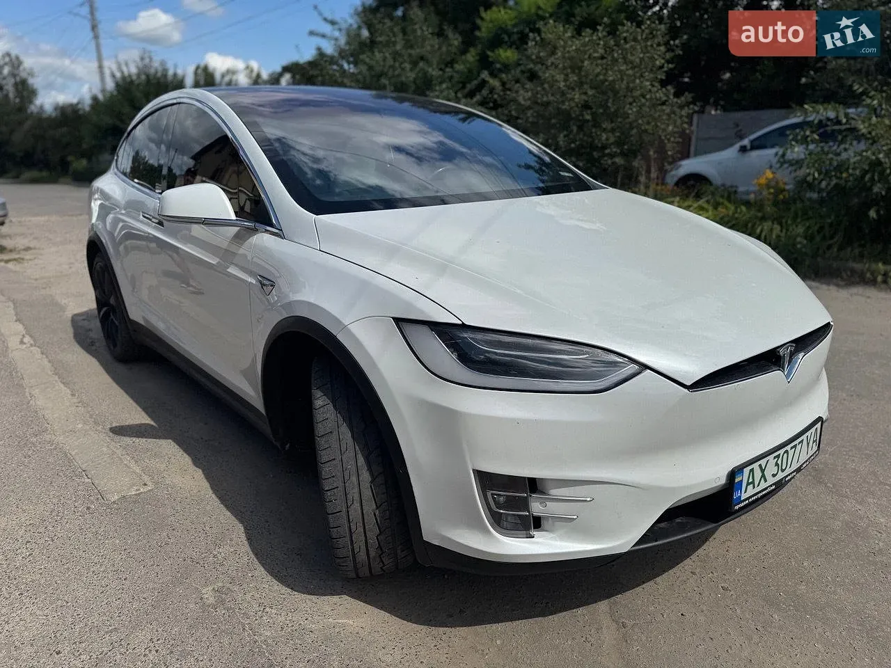 Tesla Model X 2019 photo 2