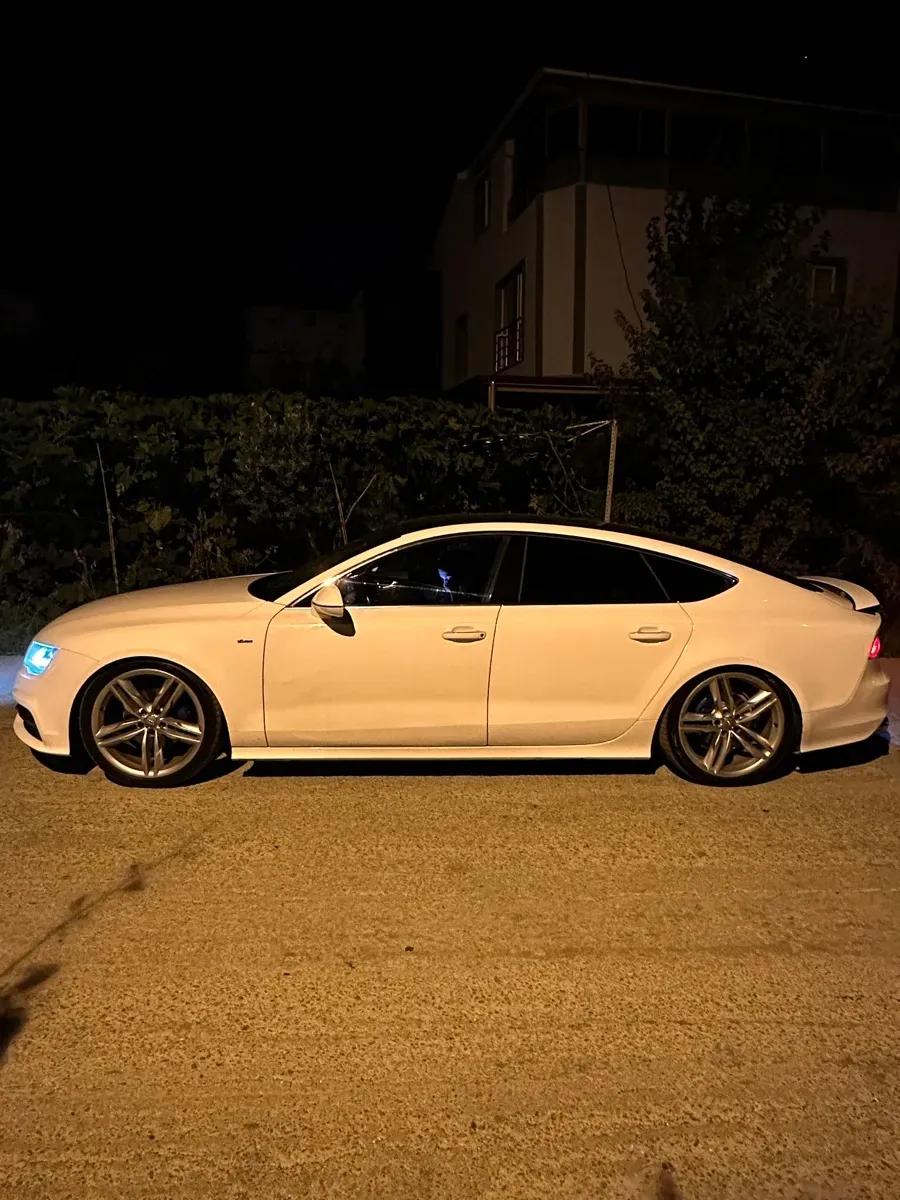 Audi A7 2012 photo 2