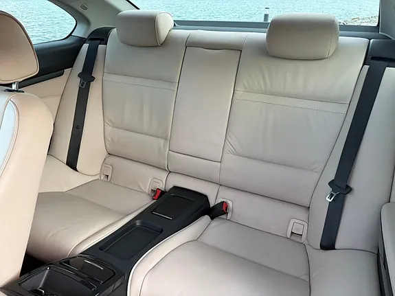BMW 325I 2011 photo 3