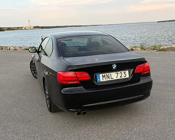 BMW 325I 2011 photo 4