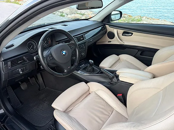 BMW 325I 2011 photo 2