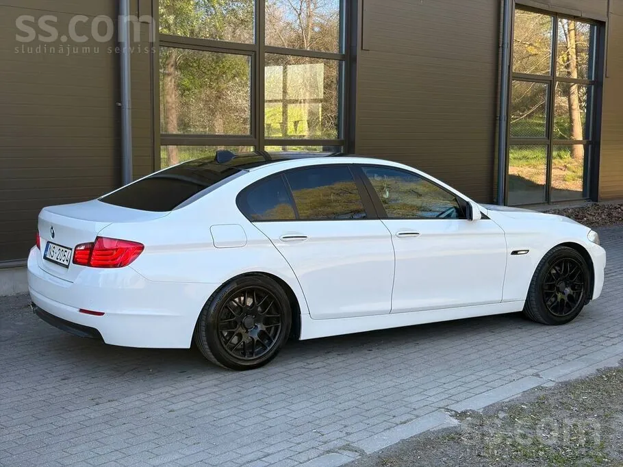 BMW 520 2011 photo 2