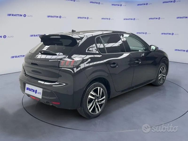 Peugeot 208 2023 photo 3