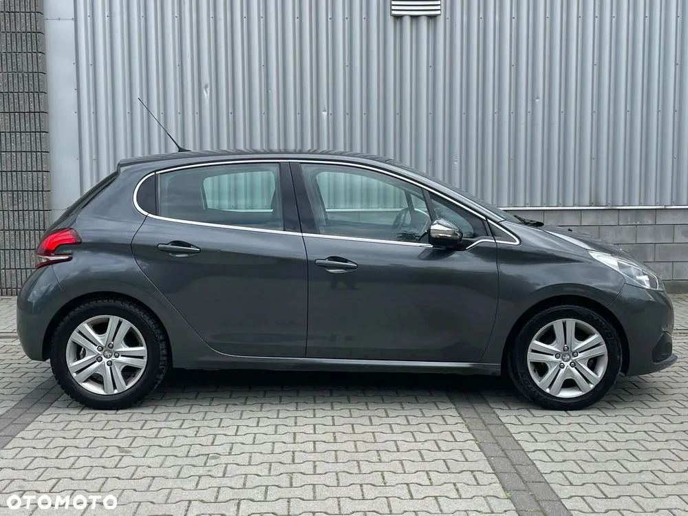 Peugeot 208 2016 photo 2