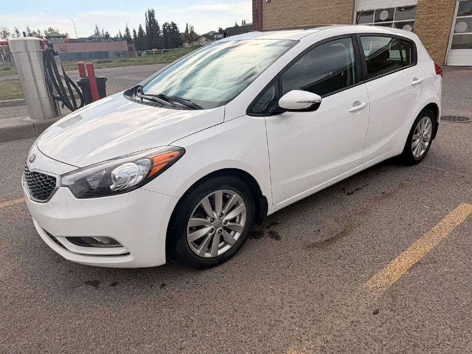 Kia Forte5 2016 photo 2