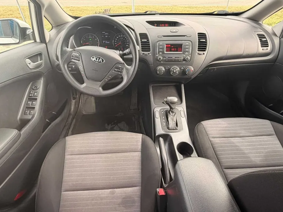 Kia Forte5 2016 photo 5