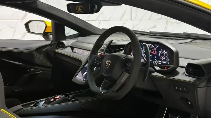 Lamborghini Revuelto 2024 photo 4