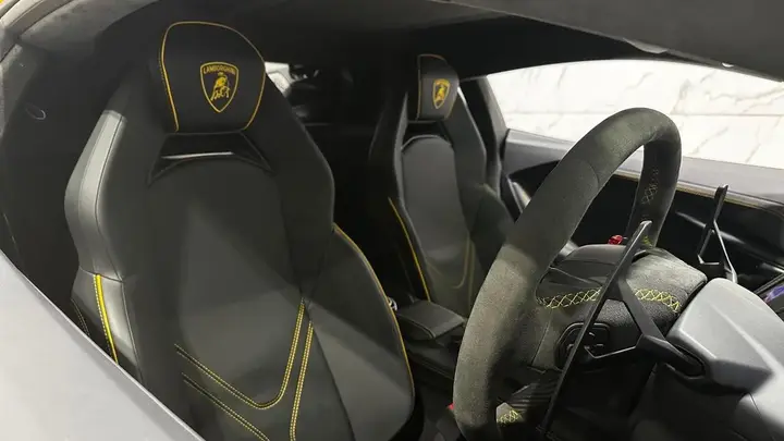 Lamborghini Revuelto 2024 photo 3
