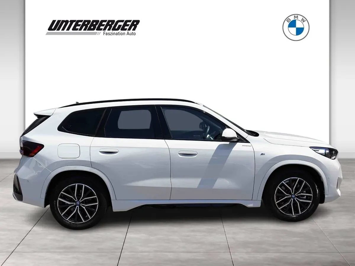BMW Ix1 2025 photo 3
