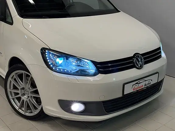 Volkswagen Touran 2012 photo 4
