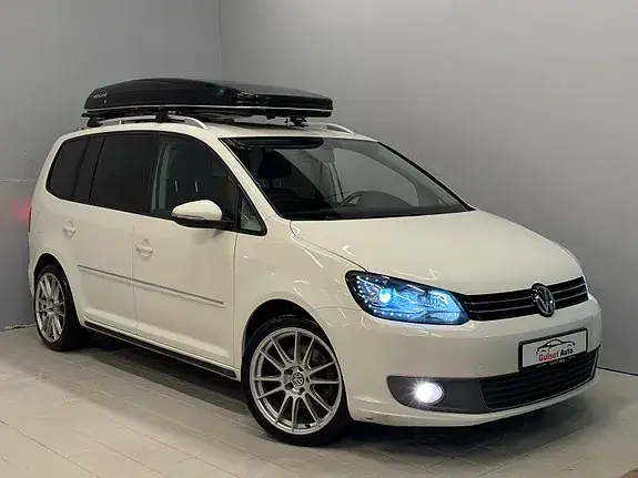 Volkswagen Touran 2012 photo 2