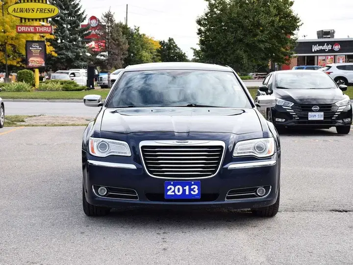 Chrysler 300 2013 photo 2