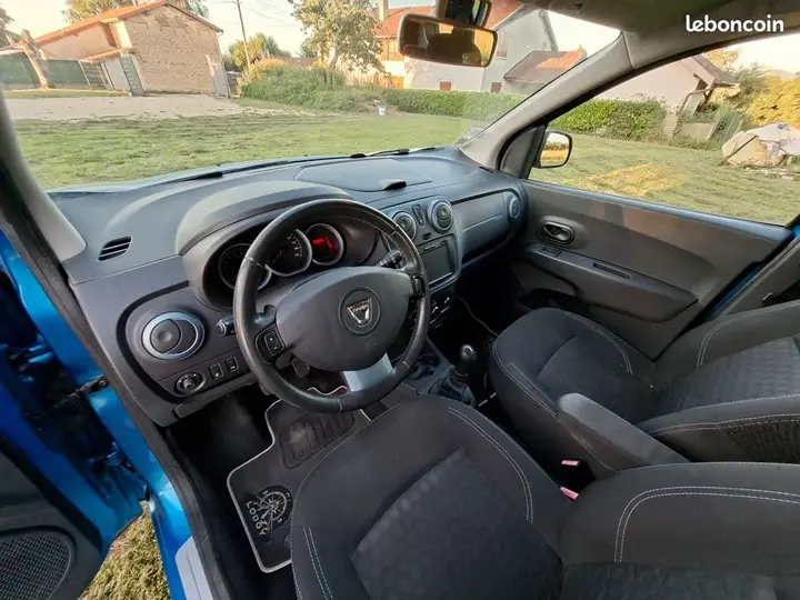 Dacia Lodgy 2017 photo 2