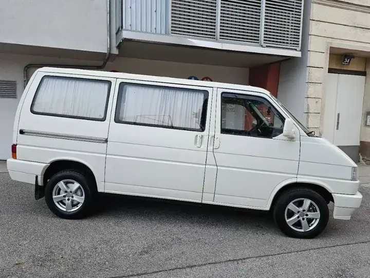 Volkswagen T4 1994 photo 2