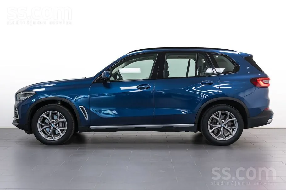 BMW X5 2021 photo 2