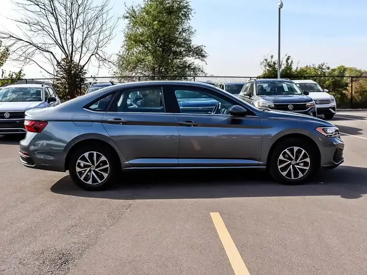 Volkswagen Jetta 2022 photo 3