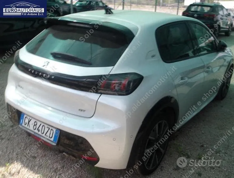 Peugeot 208 2022 photo 2